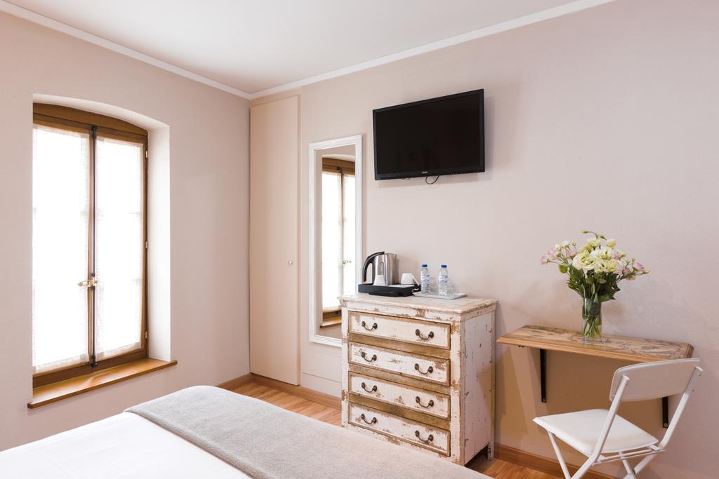 فندق اوبيرج كوموال دي كاروج Carouge المظهر الخارجي الصورة