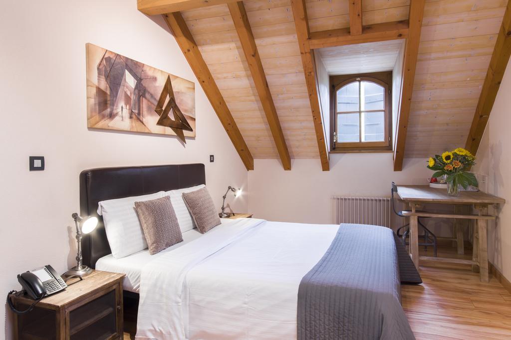فندق اوبيرج كوموال دي كاروج Carouge المظهر الخارجي الصورة